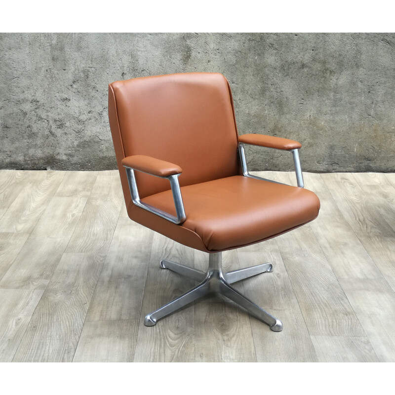 Vintage swivel armchair by Osvaldo Borsani for techno 1970