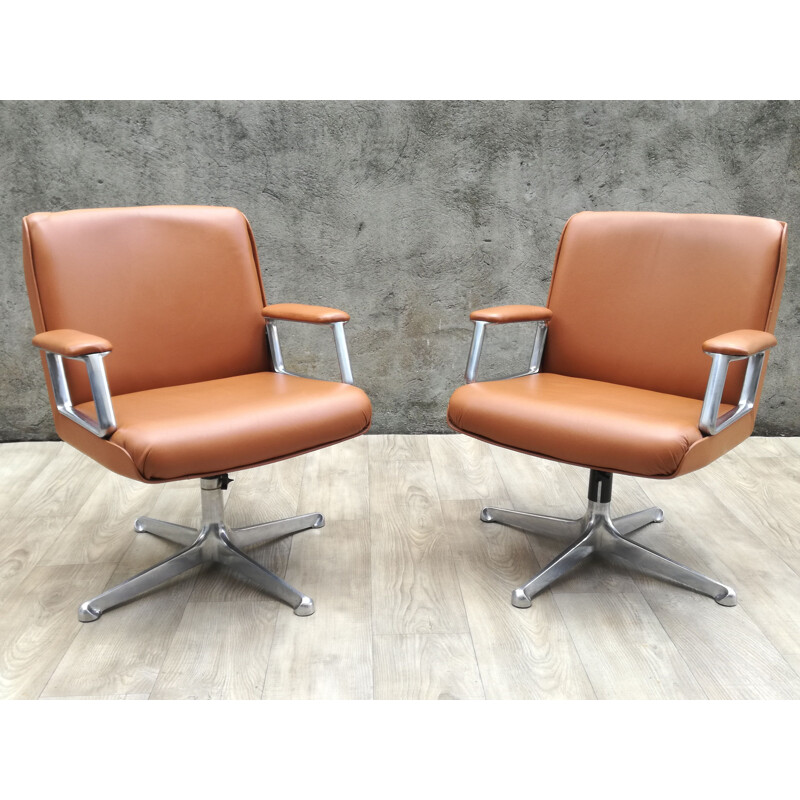 Vintage swivel armchair by Osvaldo Borsani for techno 1970