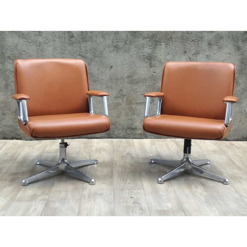 Vintage swivel armchair by Osvaldo Borsani for techno 1970