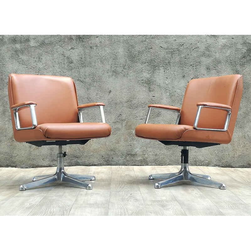 Vintage swivel armchair by Osvaldo Borsani for techno 1970