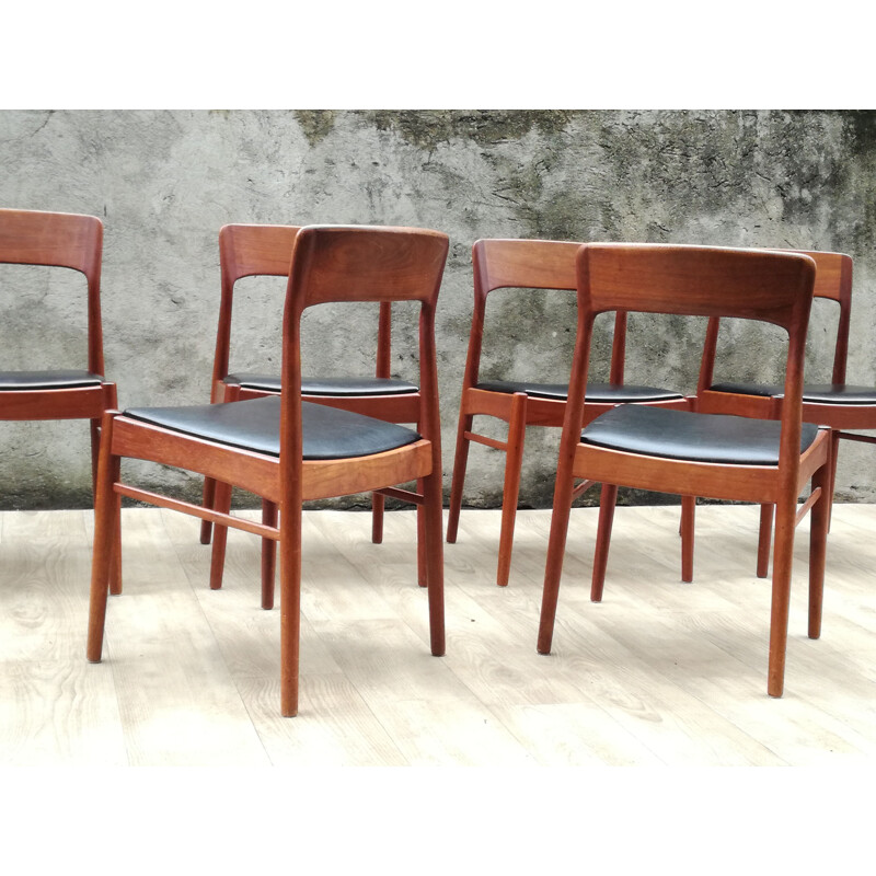 Set of 6 vintage teak chairs by Henning Kjaernulf