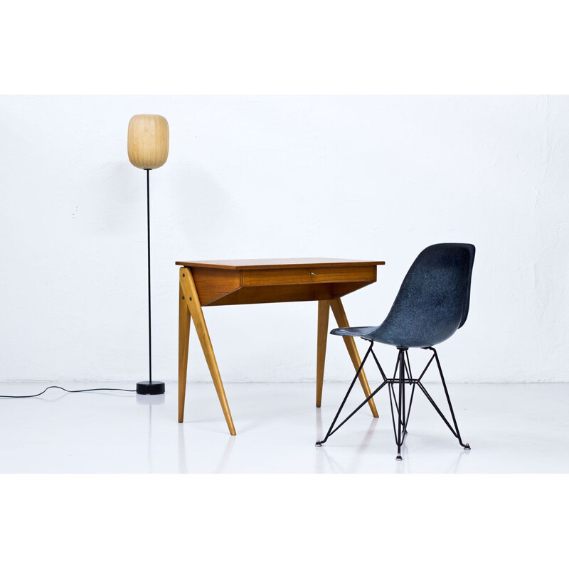 Small desk in beech and teak by Yngve Ekström for ESE Möbler