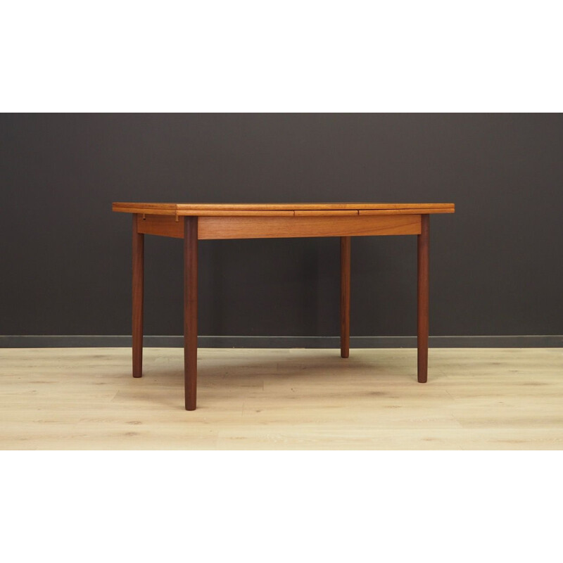 Danish extendable table in teak