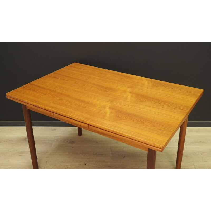 Danish extendable table in teak