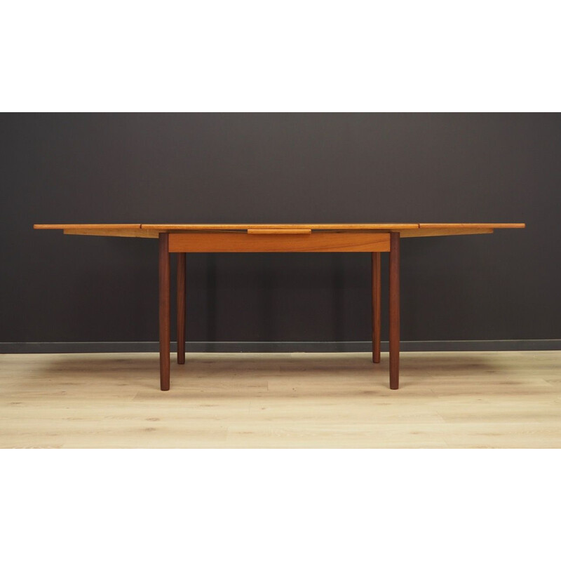 Danish extendable table in teak