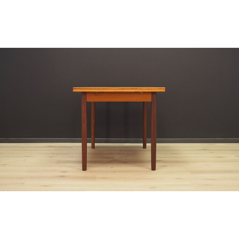 Danish extendable table in teak