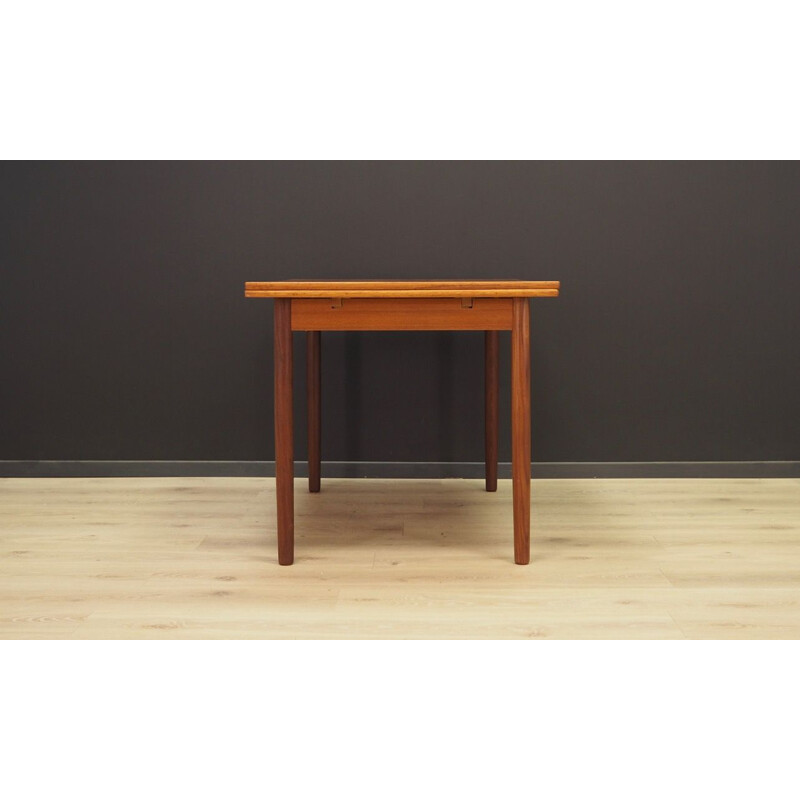 Danish extendable table in teak