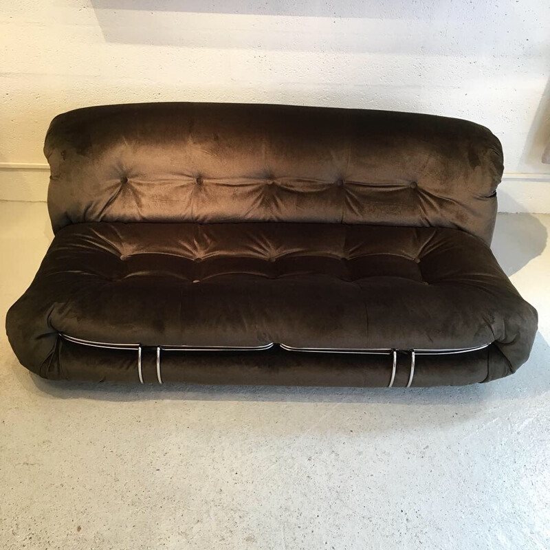 Vintage Soriana sofa for Cassina in green silk velvet 1970