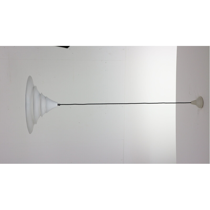Lámpara de suspensión vintage de metal blanco, Dinamarca 1960