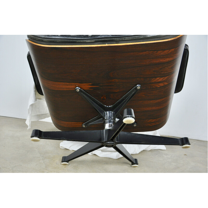 Vintage Lounge chair by Eames for Miller in rosewood and black leather 1970