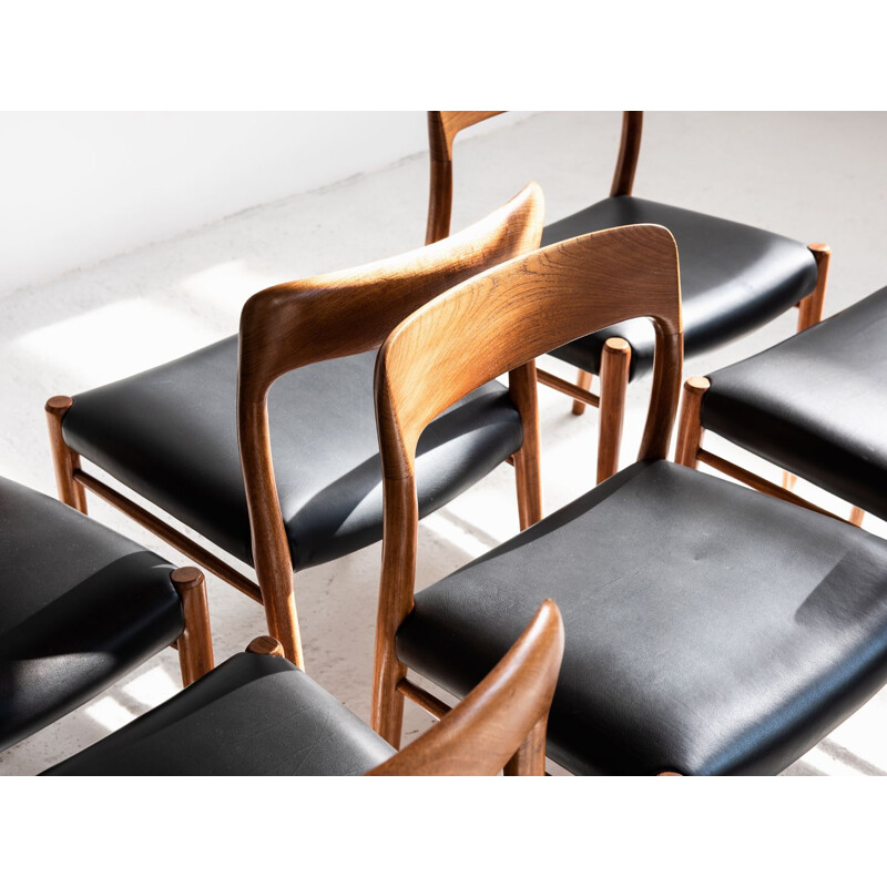 Suite de 6 chaises vintage modèle 75 pour Møller en teck et cuir noir 1960