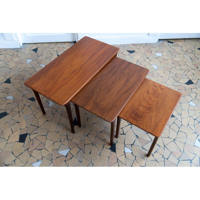 Suite de tables gigognes vintage en palissandre 1960