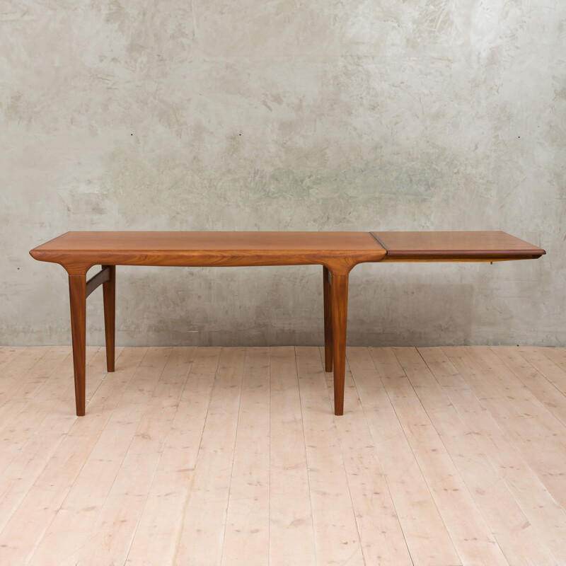 Vintage dining table extendable in teak by Johannes Andersen for Uldum