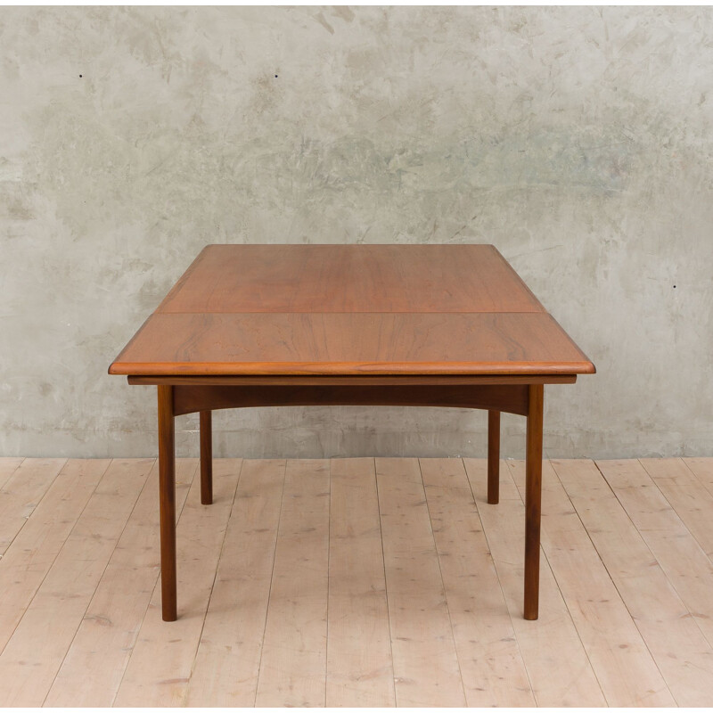 Vintage dining table extendable in teak by Johannes Andersen for Uldum