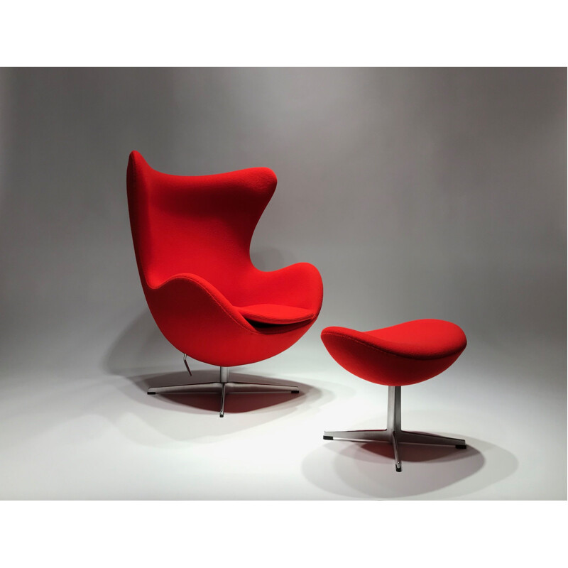 Vintage Egg Chair & Ottoman edition Fritz Hansen Design Arne Jacobsen 2010 