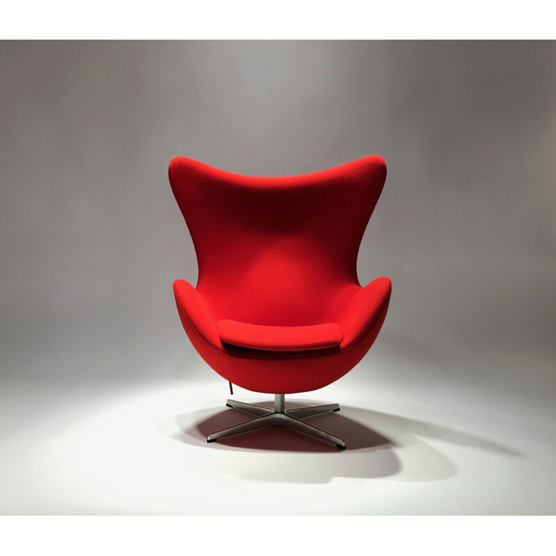 Vintage Egg Chair & Ottoman edition Fritz Hansen Design Arne Jacobsen 2010 