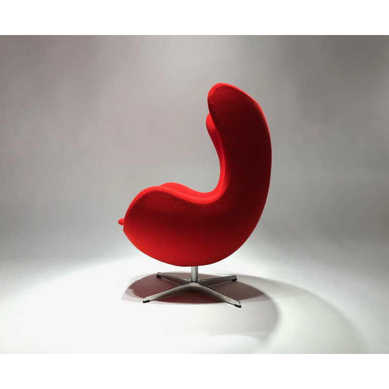 Vintage Egg Chair & Ottoman edition Fritz Hansen Design Arne Jacobsen 2010 