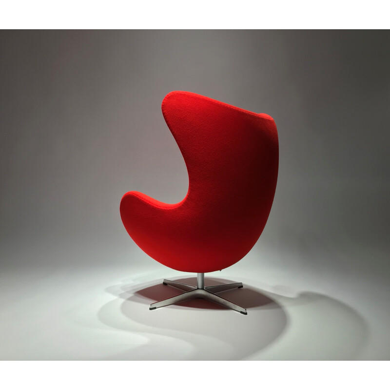 Fauteuil & ottoman Egg Chair vintage édition Fritz Hansen Design Arne Jacobsen 2010 