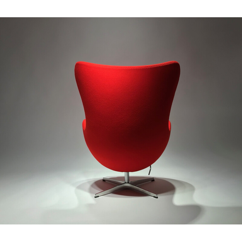 Fauteuil & ottoman Egg Chair vintage édition Fritz Hansen Design Arne Jacobsen 2010 