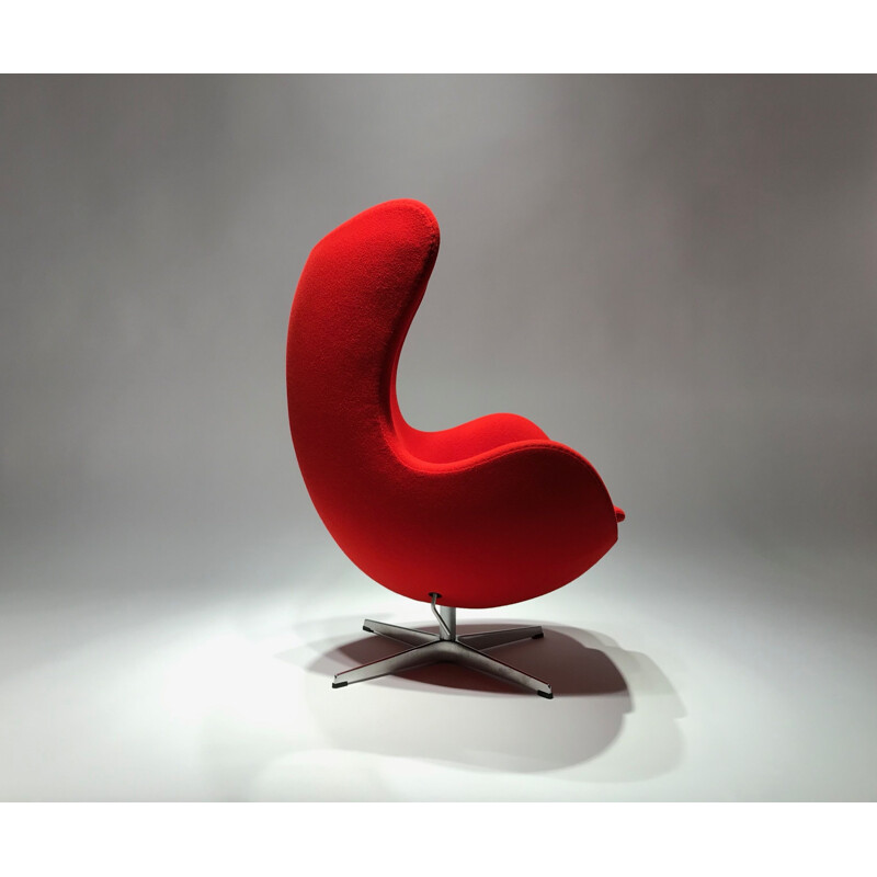 Fauteuil & ottoman Egg Chair vintage édition Fritz Hansen Design Arne Jacobsen 2010 