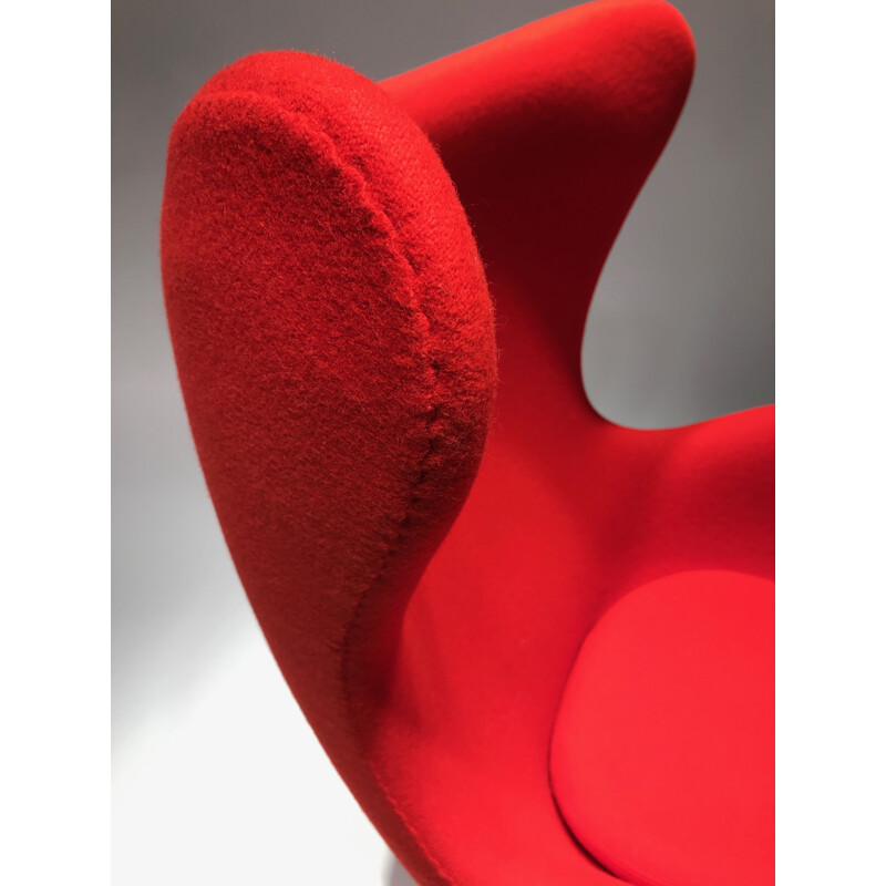 Vintage Egg Chair & Ottoman edition Fritz Hansen Design Arne Jacobsen 2010 