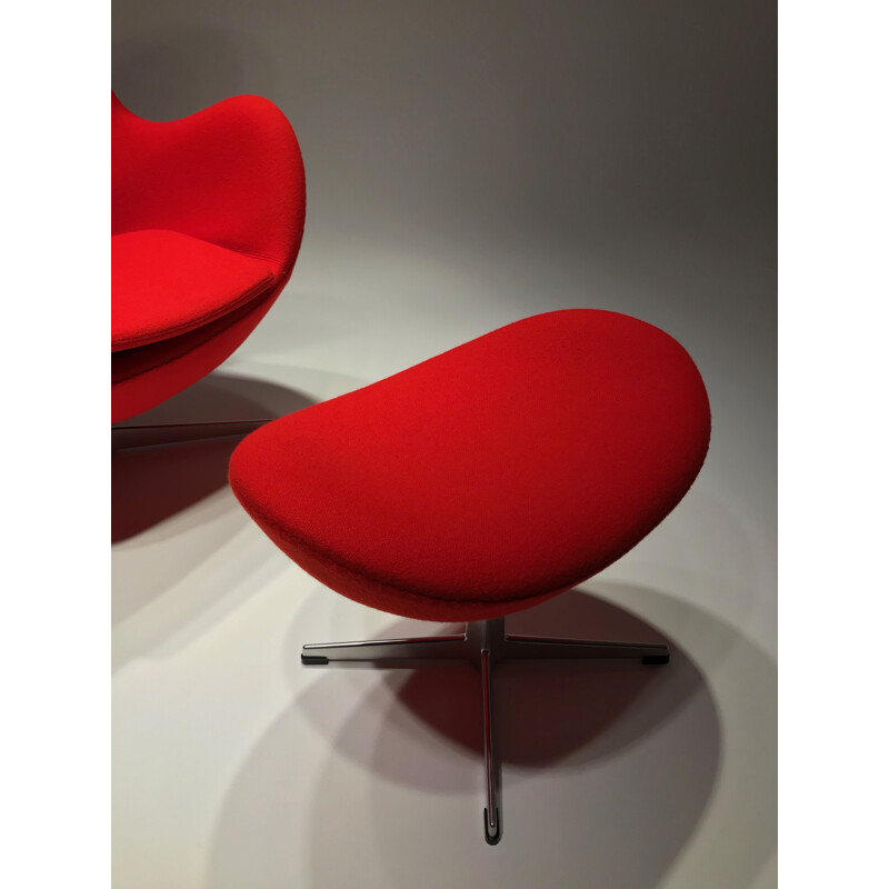 Fauteuil & ottoman Egg Chair vintage édition Fritz Hansen Design Arne Jacobsen 2010 