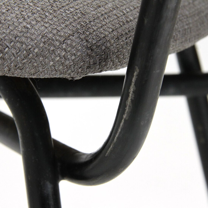 Ensemble de 4 chaises à repas vintage métal noir et tissu gris années 1950