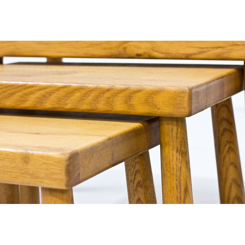 Suite de 3 tables vintage en bois de chêne 1950