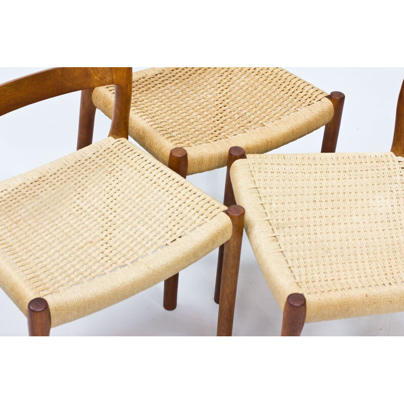 Suite de 8 chaises vintage modèle 84 pour Møllers en teck et corde 1960