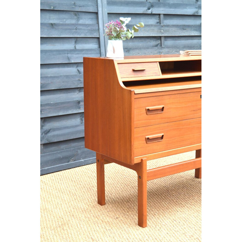 Scandinavian vintage writing desk for Vinde in teakwood 1960