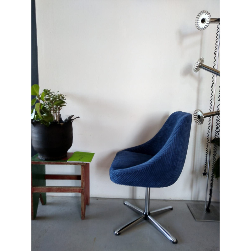 French vintage swivelling armchair in blue fabric 1970