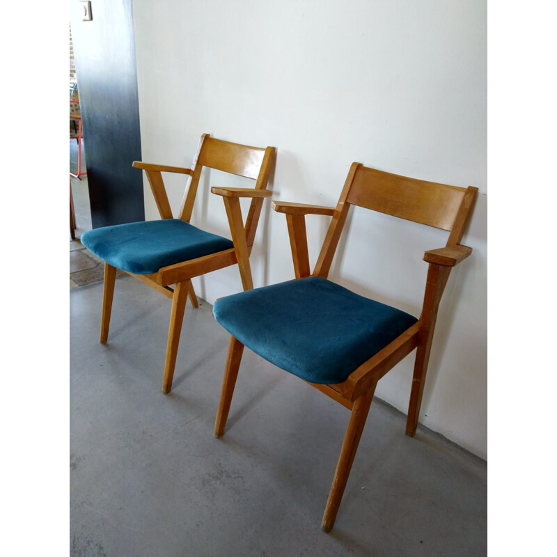 Paire de fauteuils vintage français en velours et bois 1950