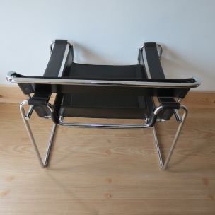 Vintage Wassily B3 leather and chrome chair by  Marcel Breuer for Knoll