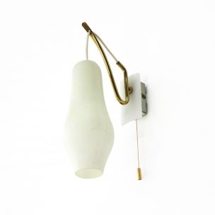 Vintage wall lamp in brass and frosted glass from the 50s