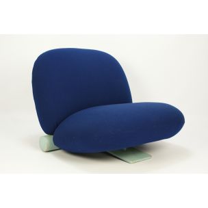 Vintage 200 Lounge Chair for Artifort in blue fabric and wood 1980