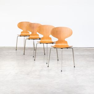 Set of 4 vintage 3100 Ant chairs for Hansen in plywood