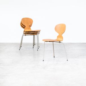 Suite de 4 chaises vintage Fourmi 3100 pour Fritz Hansen