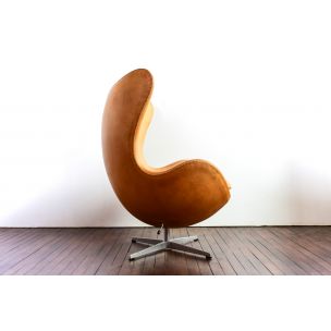 Vintage Egg Chair by Jacobsen in brown leather and aluminium 1990