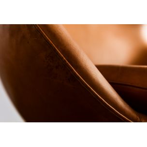 Vintage Egg Chair by Jacobsen in brown leather and aluminium 1990