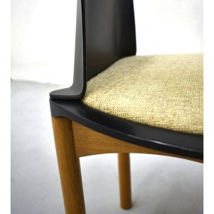 Chaise vintage pour Cassina en plastique noir et bois 1980