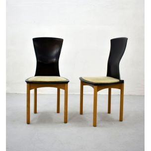 Chaise vintage pour Cassina en plastique noir et bois 1980