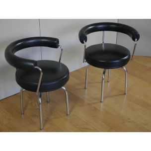 Pair of vintage LC7 armchairs by Le Corbusier Perriand and Jeanneret in black leather and steel