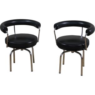 Paire de fauteuils vintage LC7 de Le Corbusier Perriand et Jeanneret en cuir noir et acier