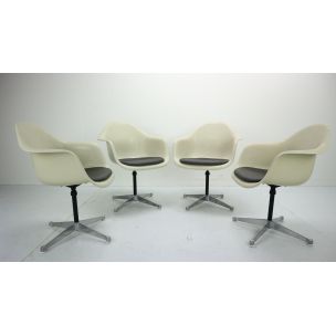 Ensemble à repas vintage 4 chaises pivotantes & table de Charles Eames pour Herman Miller
