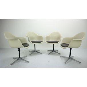 Vintage dining set 4 Swivel Chairs & Table by Charles Eames for Herman Miller