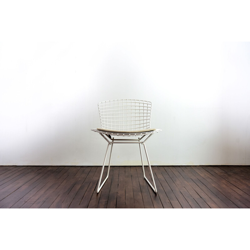 Set of 6 vintage side chairs by Harry Bertoia in metal and white fabric 1990