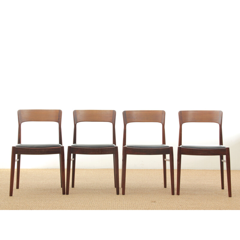 Set of 4 vintage scandinavian chairs model 26 in Rio rosewood