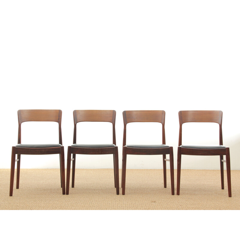 Suite de 4 chaises vintage scandinaves modèle 26 en palissandre de Rio