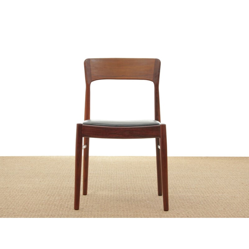 Set of 4 vintage scandinavian chairs model 26 in Rio rosewood