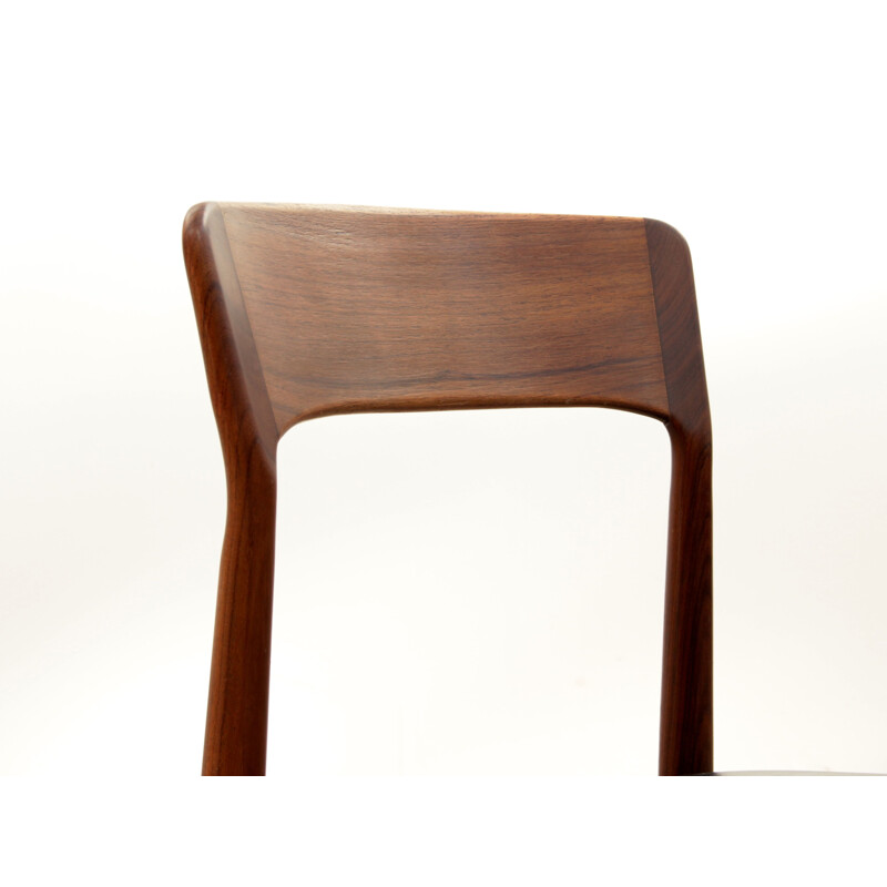 Set of 4 vintage scandinavian chairs model 26 in Rio rosewood